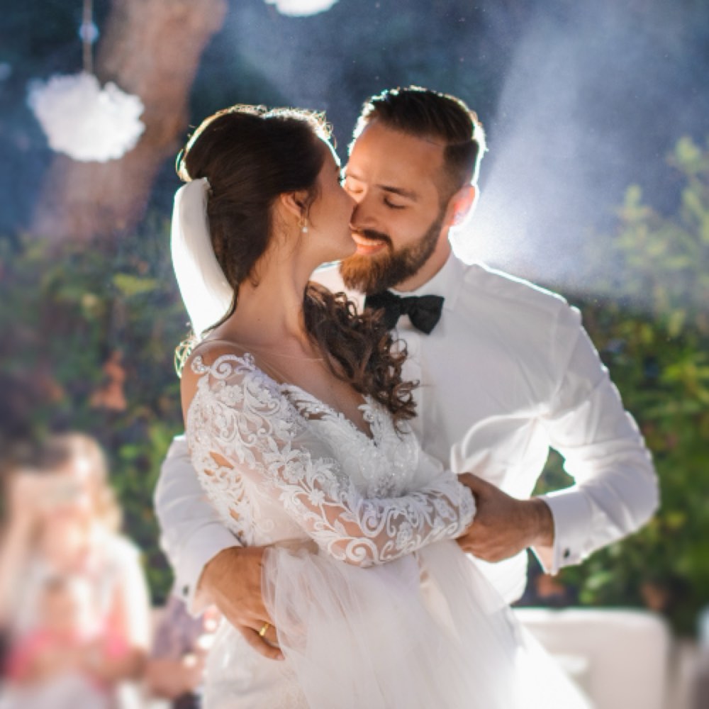 Couple marié pendant sa première danse