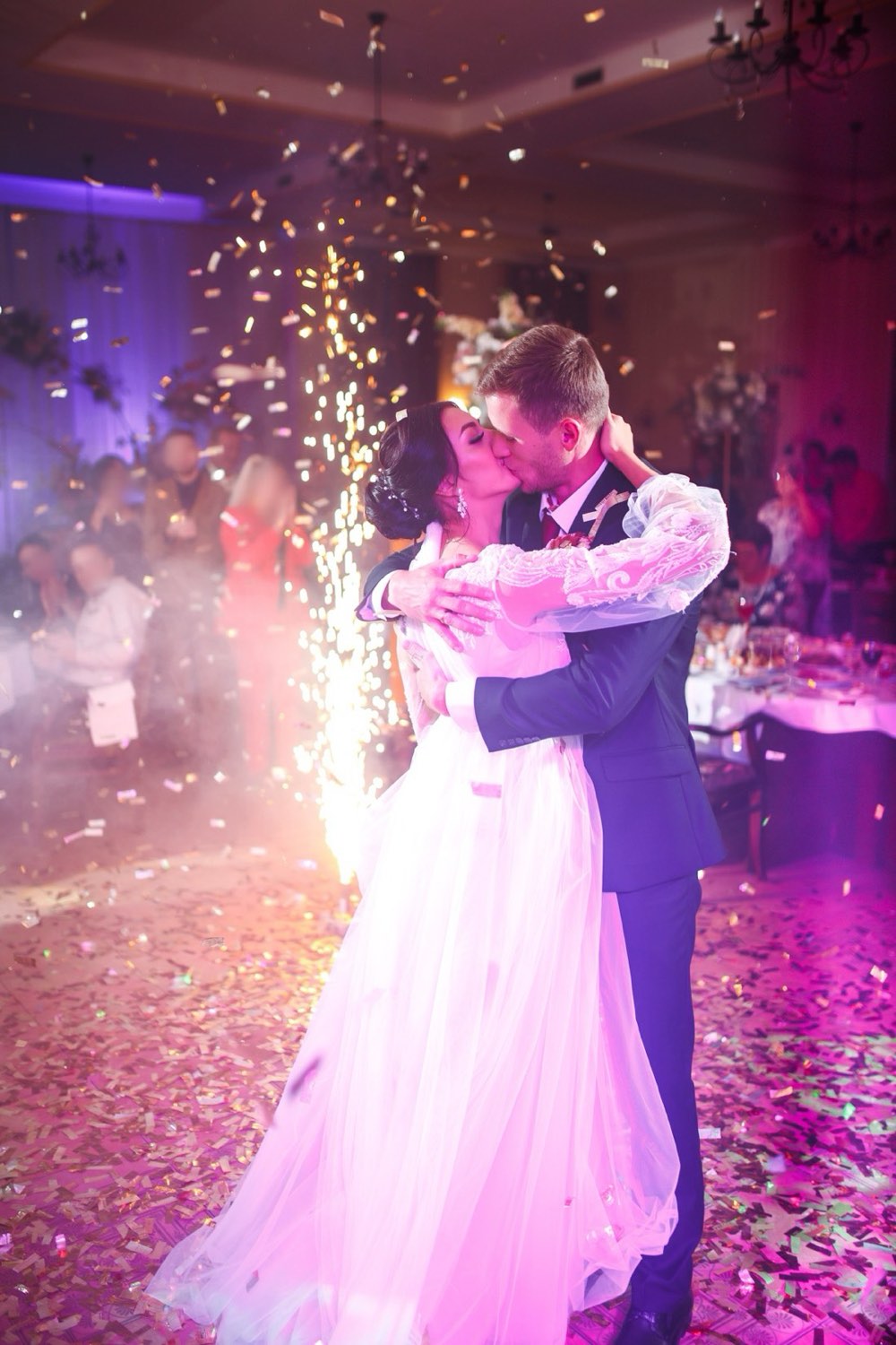 Première danse mariage - couple ému accompagné par Anthony Tudela
